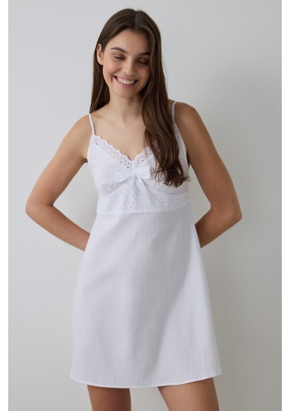 Optik Beyaz Alia Puantiyeli Dantelli Pamuklu V Yaka Gecelik fırsatları