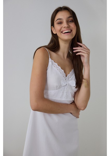Optik Beyaz Alia Puantiyeli Dantelli Pamuklu V Yaka Gecelik
