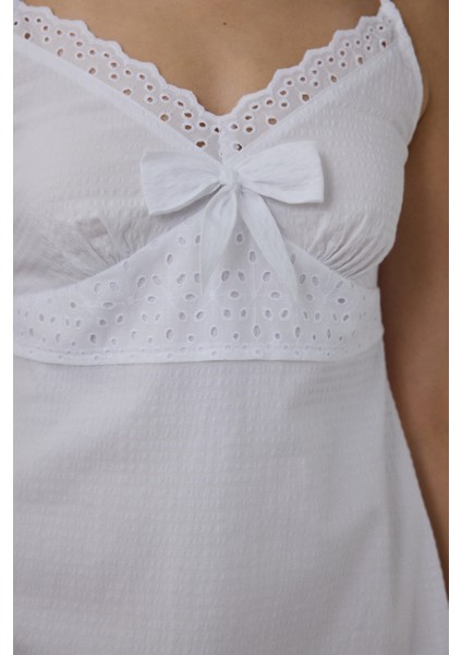 Optik Beyaz Alia Puantiyeli Dantelli Pamuklu V Yaka Gecelik