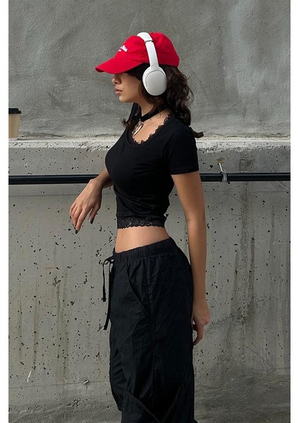 Siyah Basic Dantel Detaylı Kısa Kollu Crop fırsatları