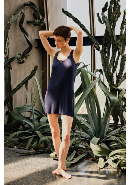 Kadın Dantel Detaylı Gecelik indirimleri