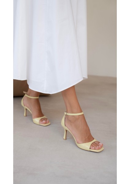 Dalot Sarı Rugan Hakiki Deri Topuklu Ayakkabı modelleri