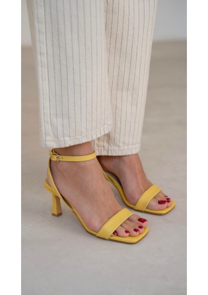 Waylon Sarı Topuklu Ayakkabı fiyatları