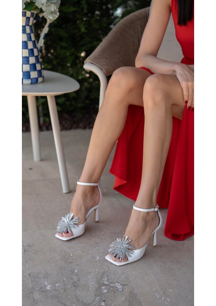Prag Beyaz Rugan Hakiki Deri Topuklu Ayakkabı fırsatları