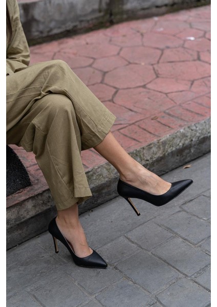 Ping Siyah Deri Stiletto fırsatları