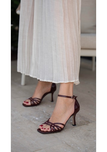 Donk Bordo Rugan Hakiki Deri Topuklu Ayakkabı