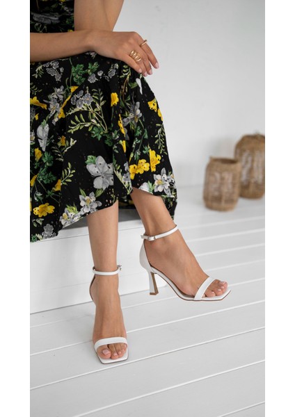 Arrow Beyaz Hakiki Deri Topuklu Ayakkabı fırsatları