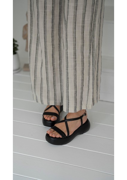 Pepe Siyah Hakiki Deri Kadın Sandalet