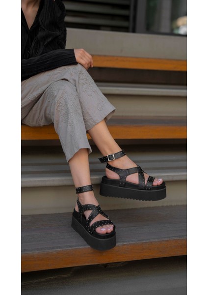 Pizzi Siyah Hakiki Deri Kadın Sandalet