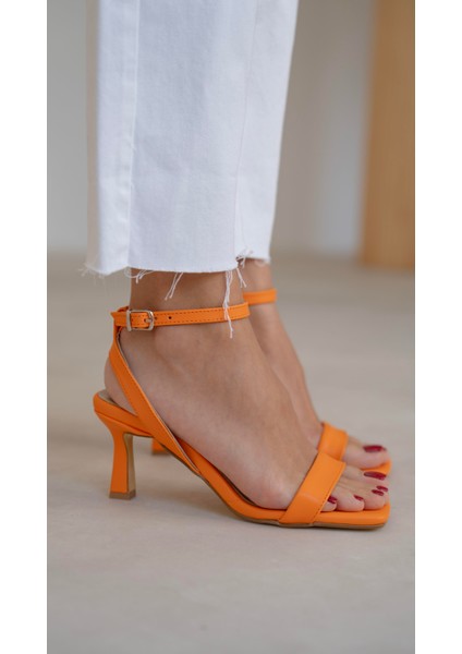 Waylon Turuncu Topuklu Ayakkabı fiyatları
