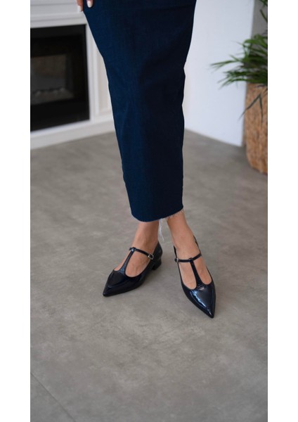 Valdis Lacivert Rugan Hakiki Deri Topuklu Ayakkabı fırsatları