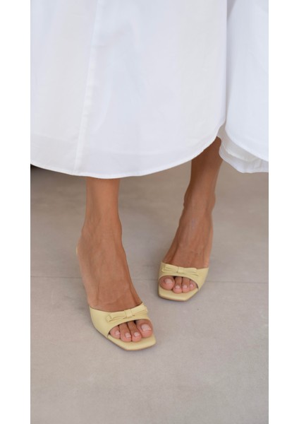 Lotaro Sarı Hakiki Deri Terlik