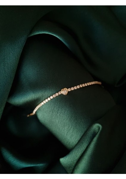 Gold Renk Kalp Detaylı Su Yolu Zirkon Taşlı Bileklik