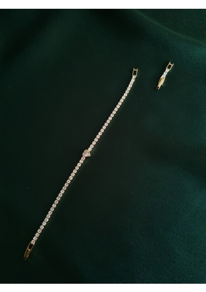 Gold Renk Kalp Detaylı Su Yolu Zirkon Taşlı Bileklik modelleri