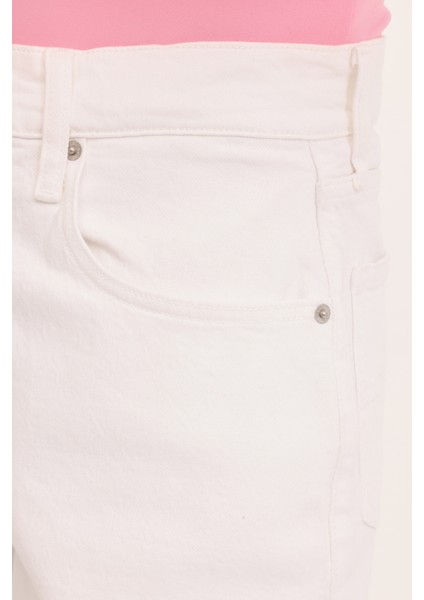 Standart Bel Normal Beyaz Kadın Şort Mom Uh Short BH6192 fırsatları