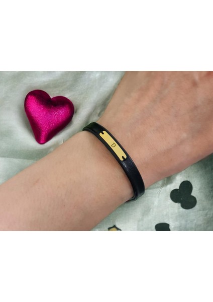 14 Ayar Altın Plakalı D Harfine Özel Dikdörtgen Motifli Siyah Derili Hediye BILEKLIK-540HARF fiyatları