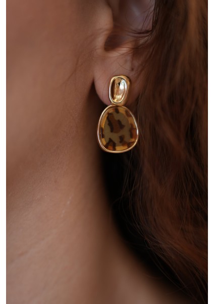 Pirinç Gold Renk Sallantı Leopar Desen Kare Model Kadın Küpe