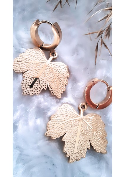 Kadın Çınar Yaprağı Figürlü Çelik Küpe