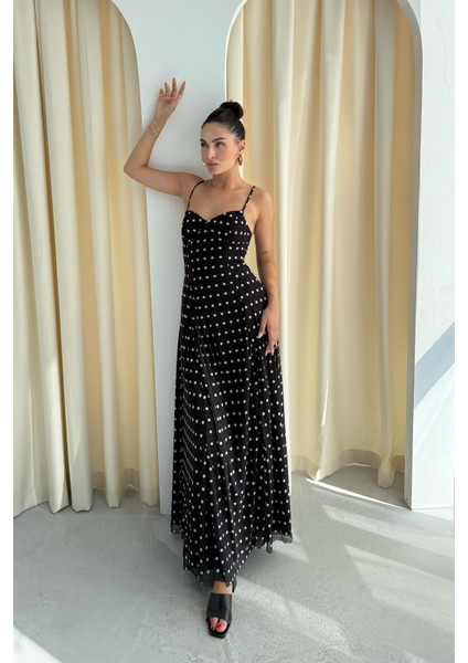 Siyah Puantiyeli Göğüs Kulplu Elbise