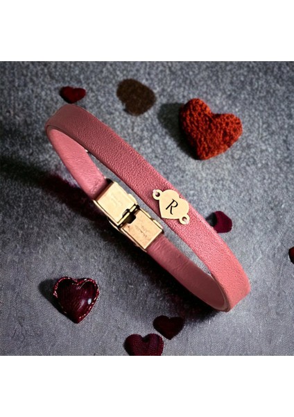 14 Ayar Plakalı Altın R Harfine Özel Kalp Figürlü Açık Kırmızı Derili Hediye BILEKLIK-545HARF