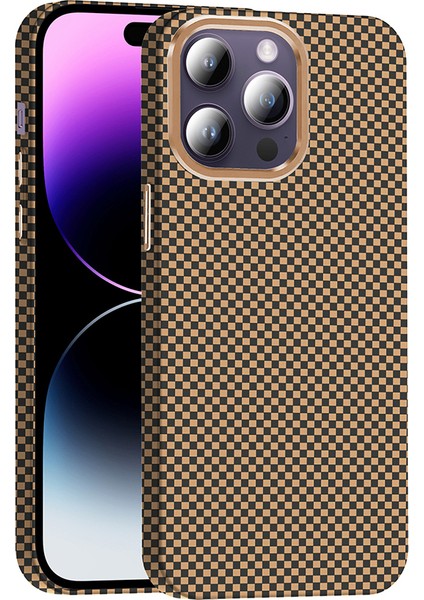 iPhone 14 Pro Max Kılıf Magsafe Şarj Özellikli Karbon Fiber Görünümlü Vlmr Gros Kapak - Desert Titan