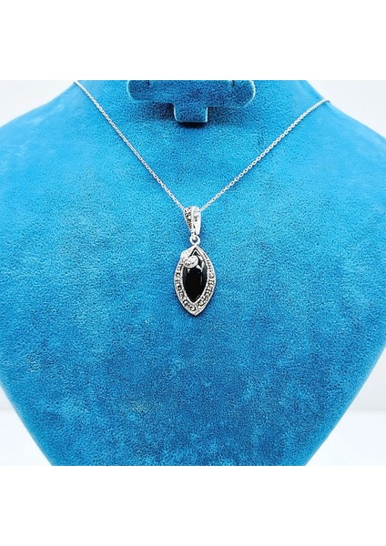 Zirkon ve Oltu Taşı Işçilikli 925 Ayar Gümüş Kolye