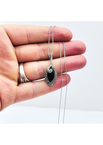 Zirkon ve Oltu Taşı Işçilikli 925 Ayar Gümüş Kolye fırsatları