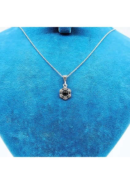 Zirkon ve Oltu Taşı Işçilikli 925 Ayar Gümüş Kolye