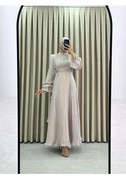 Janjan Kumaş Beli Taşlı Dört Mevsim Hakim Yaka Tesettür Abiye Elbise