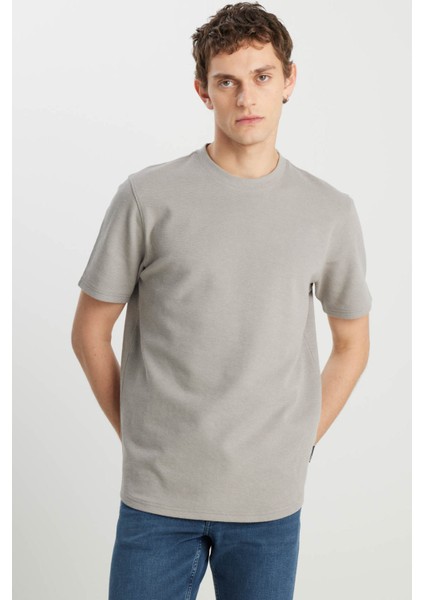 Relaxed Fit Dokulu Bas Gri Erkek Kısa Kol T-Shirt