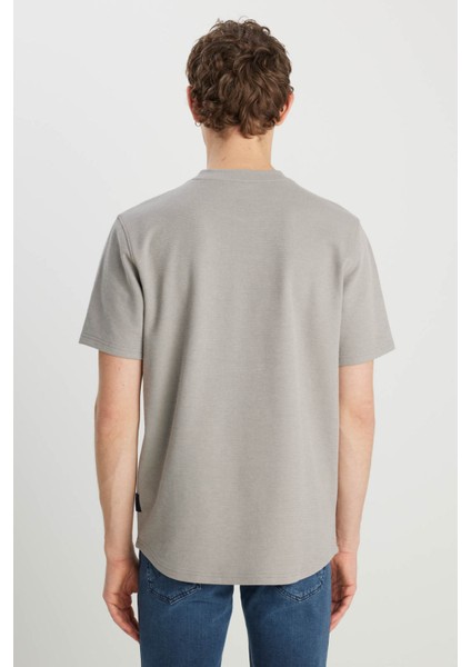 Relaxed Fit Dokulu Bas Gri Erkek Kısa Kol T-Shirt fiyatları