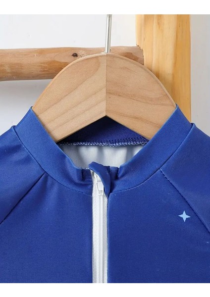 Erkek Bebek Mavi Astronot Desenli Fermuarlı Mayo – Uzay Temalı Kısa Kollu modelleri