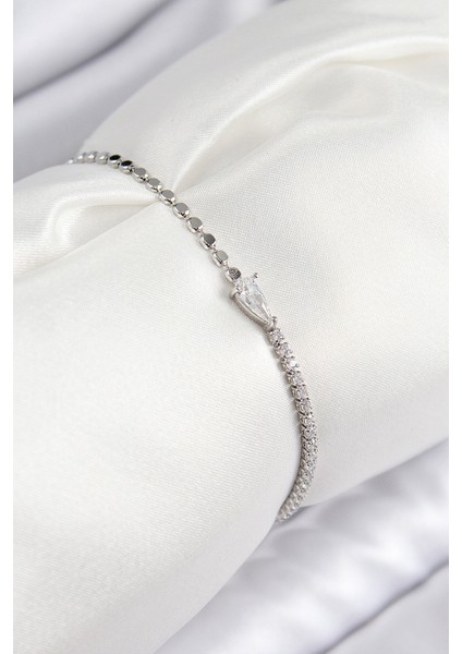 Pirinç Zirkon Taşlı Damla Model Ezme Zincir Gümüş Renk Kadın Bileklik - Lisinya