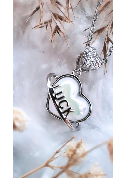 Kadın Kalp Figürlü Çelik Kolye