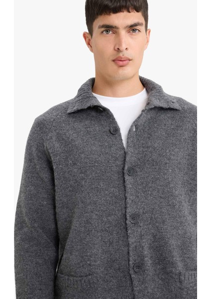 Standart Fit Balıkçı Yaka Düğmeli Cepli Triko Hırka E8396AX25CW