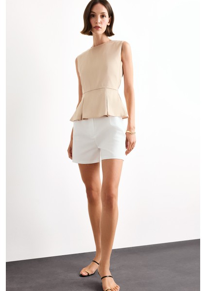 Yüksek Bel Kemerli Kısa Paça Beyaz Şort D2603AX25SM