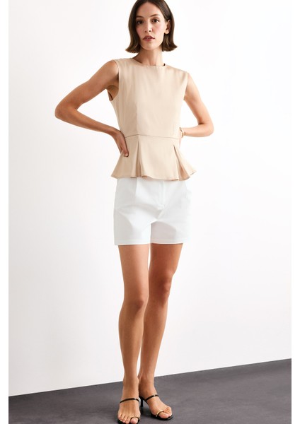 Yüksek Bel Kemerli Kısa Paça Beyaz Şort D2603AX25SM fiyatları
