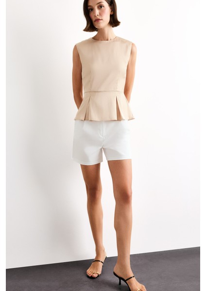 Yüksek Bel Kemerli Kısa Paça Beyaz Şort D2603AX25SM fırsatları