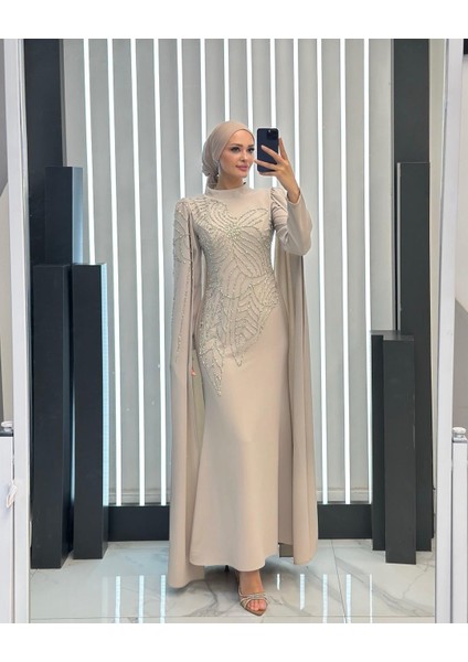 Krep Kumaş Pelerin Detaylı Yapıştırma Taş Aksesuar Astarlı Dört Mevsim Tesettür Abiye Elbise