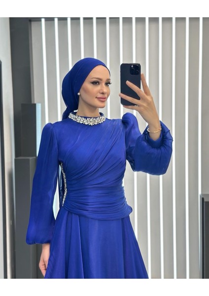 Janjan Kumaş Yakası Taş Aksesuarlı Hakim Yaka Dört Mevsim Astarlı Tesettür Abiye Elbise fiyatları