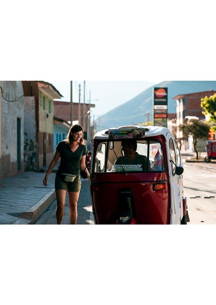 Siyah Bel Çantası, 2 Litrelik, Şık ve Kullanışlı Seyahat Aksesuarı