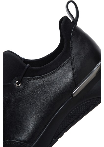 Kadın Siyah Bağcıklı Deri Casual Ayakkabı 25AFD410418