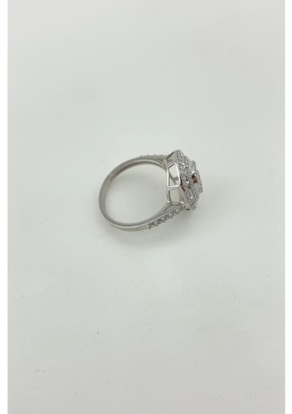 14 Ayar Altın Oval Kesim Taşlı Tektaş Yüzük