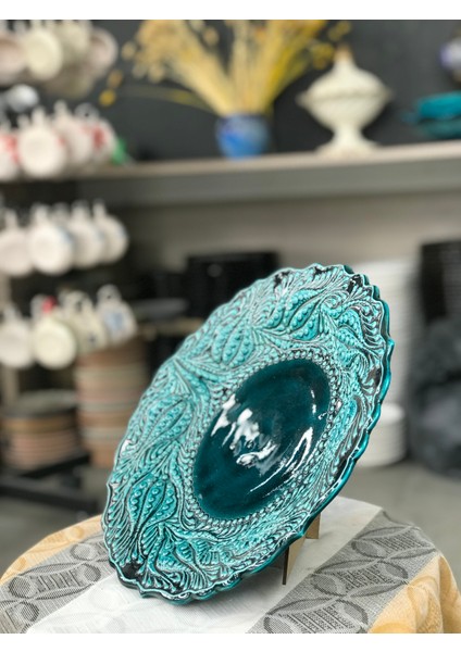 El Yapımı Kabartmalı Büyük Seramik Tabak – Çini Desenli Turkuaz & Lacivert (35X7.5 Cm) modelleri