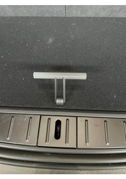 Tesla Model x Bagaj Kapağı Kolu Tutucu