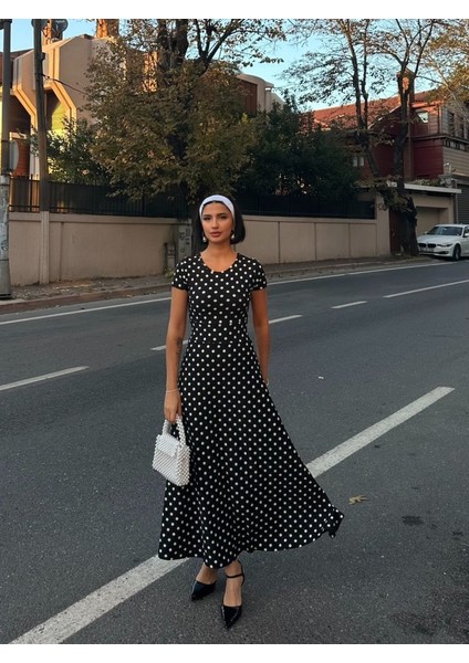 Kadın Siyah Puantiyeli Bisiklet Yaka Uzun Kloş Çan Modeli Elbise Kısa Kollu Viskon Elbise