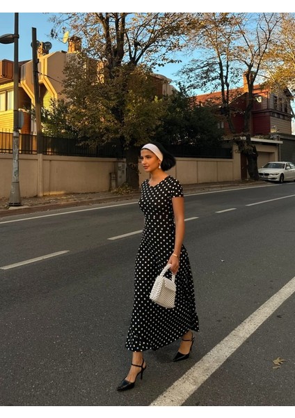 Kadın Siyah Puantiyeli Bisiklet Yaka Uzun Kloş Çan Modeli Elbise Kısa Kollu Viskon Elbise fırsatları