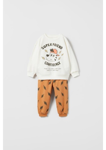 Erkek Çocuk Pamuklu Ekru Köpek Baskılı Sweatshirt ve Turuncu Desenli Eşofman Takımı