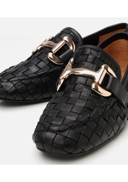 01AYH303950A100 KADIN Deri Siyah Örgü Detaylı Tokalı Klasik Loafer modelleri