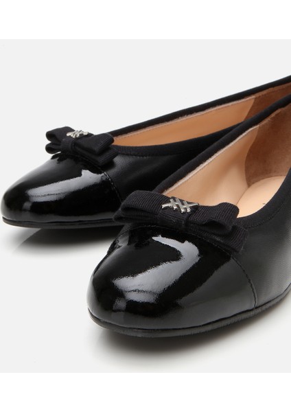 01AYH304810A100 KADIN Deri Siyah Esnek Tabanlı Rahat Tokalı Babet modelleri